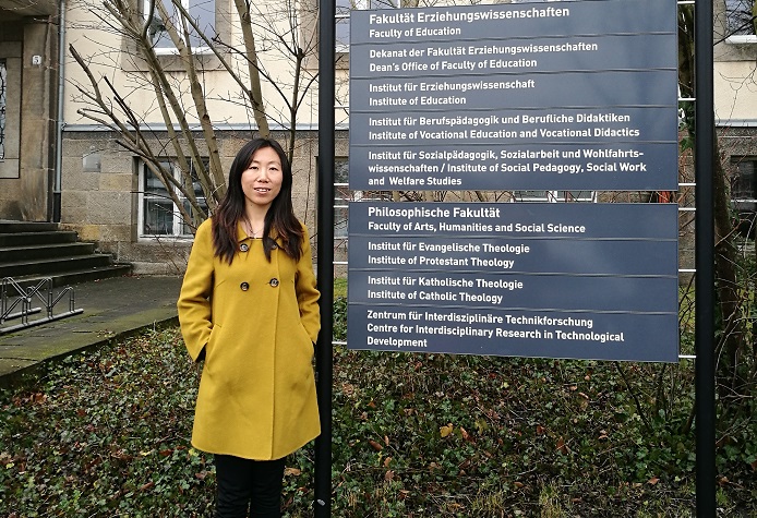 工作照02.jpg 工作照02.jpg